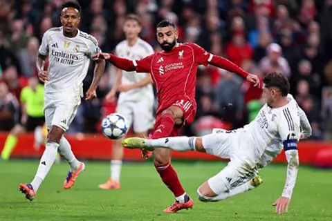 صمود كورتوا لا يكفي.. صلاح يشارك في مرور ليفربول من محطة مدريد بفوز مثير